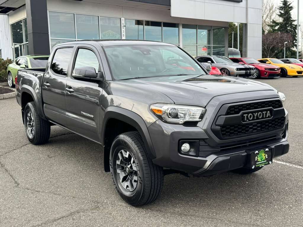 Used 2018 Toyota Tacoma TRD Off-Road w/ Technology Package image 6