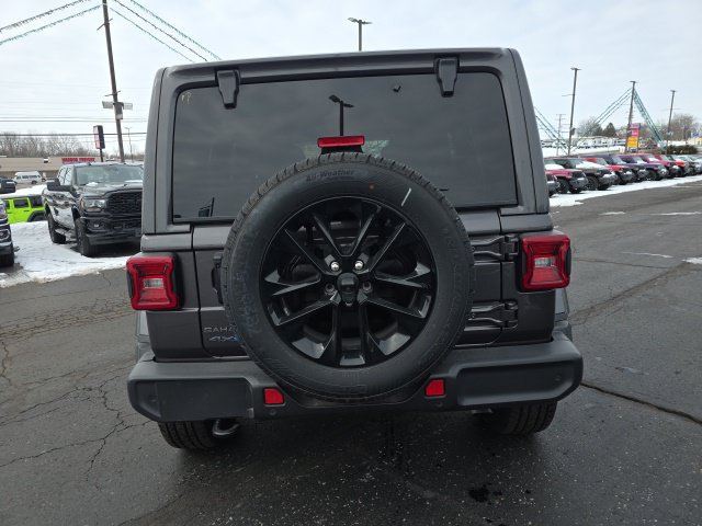 Used 2025 Jeep Wrangler Unlimited Sahara w/ Safety Group AWD/4WD image 5