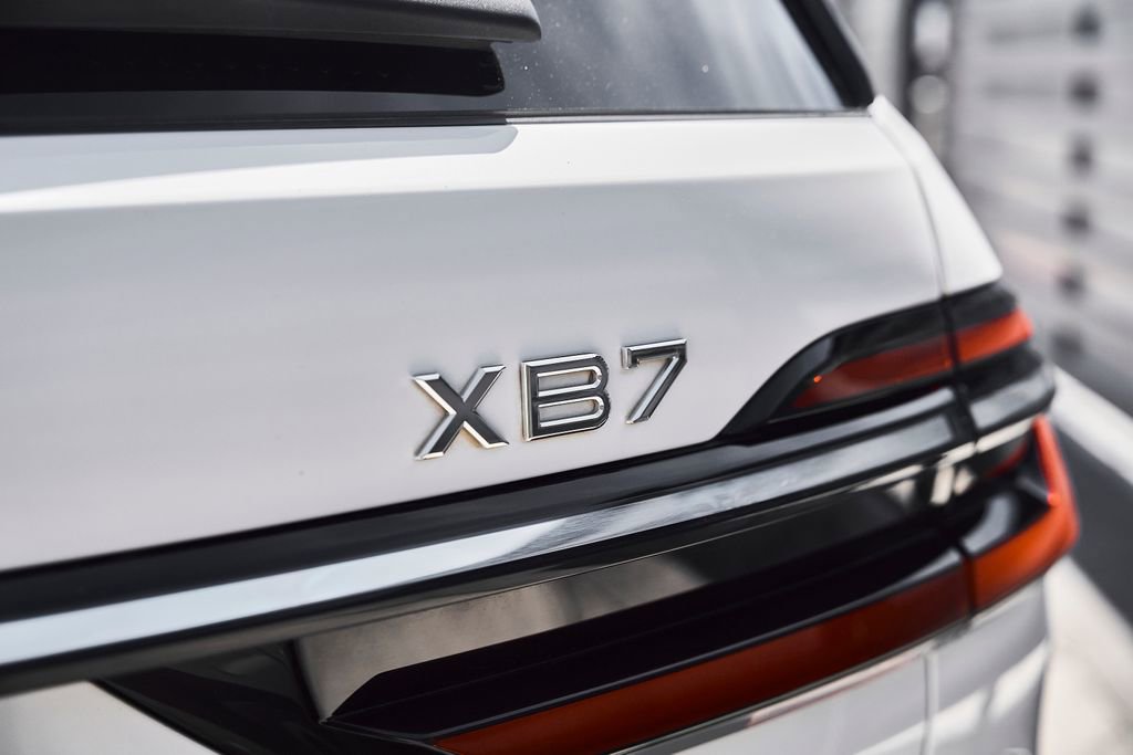 Used 2023 BMW ALPINA XB7 image 11