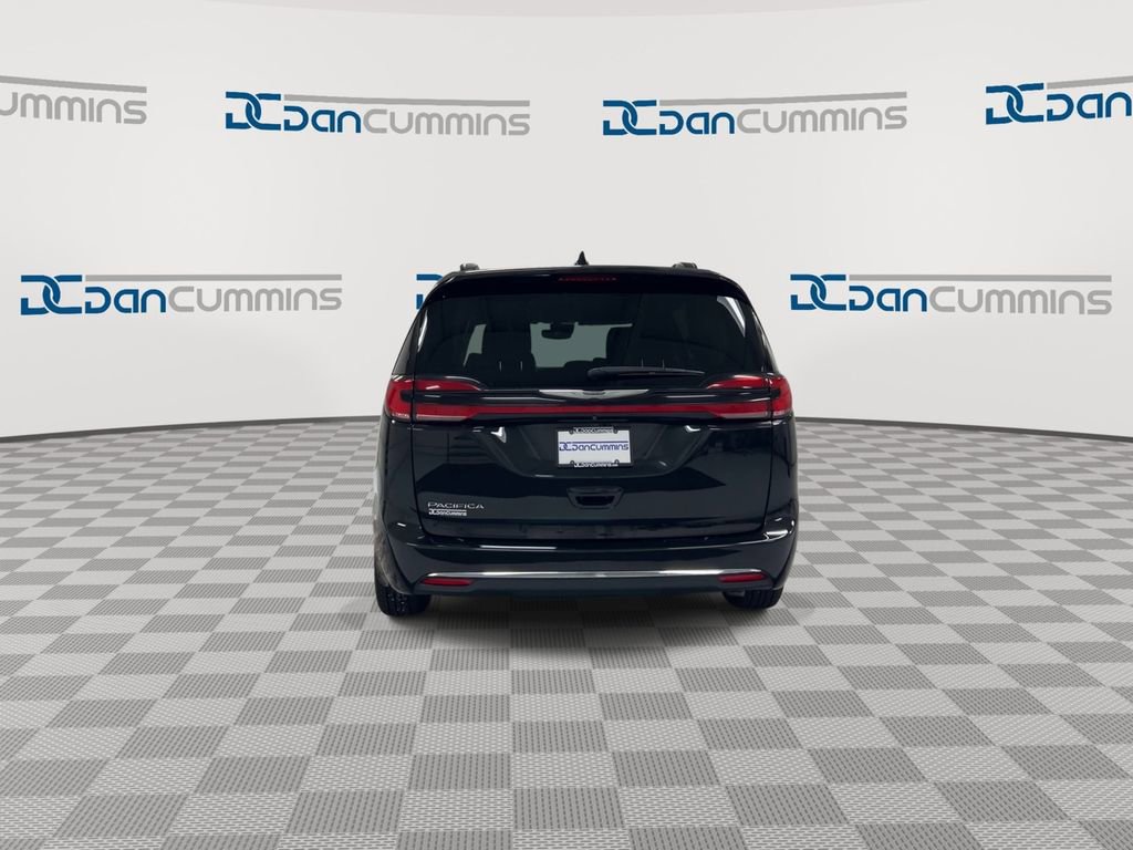 Used 2022 Chrysler Pacifica Touring-L FWD image 7