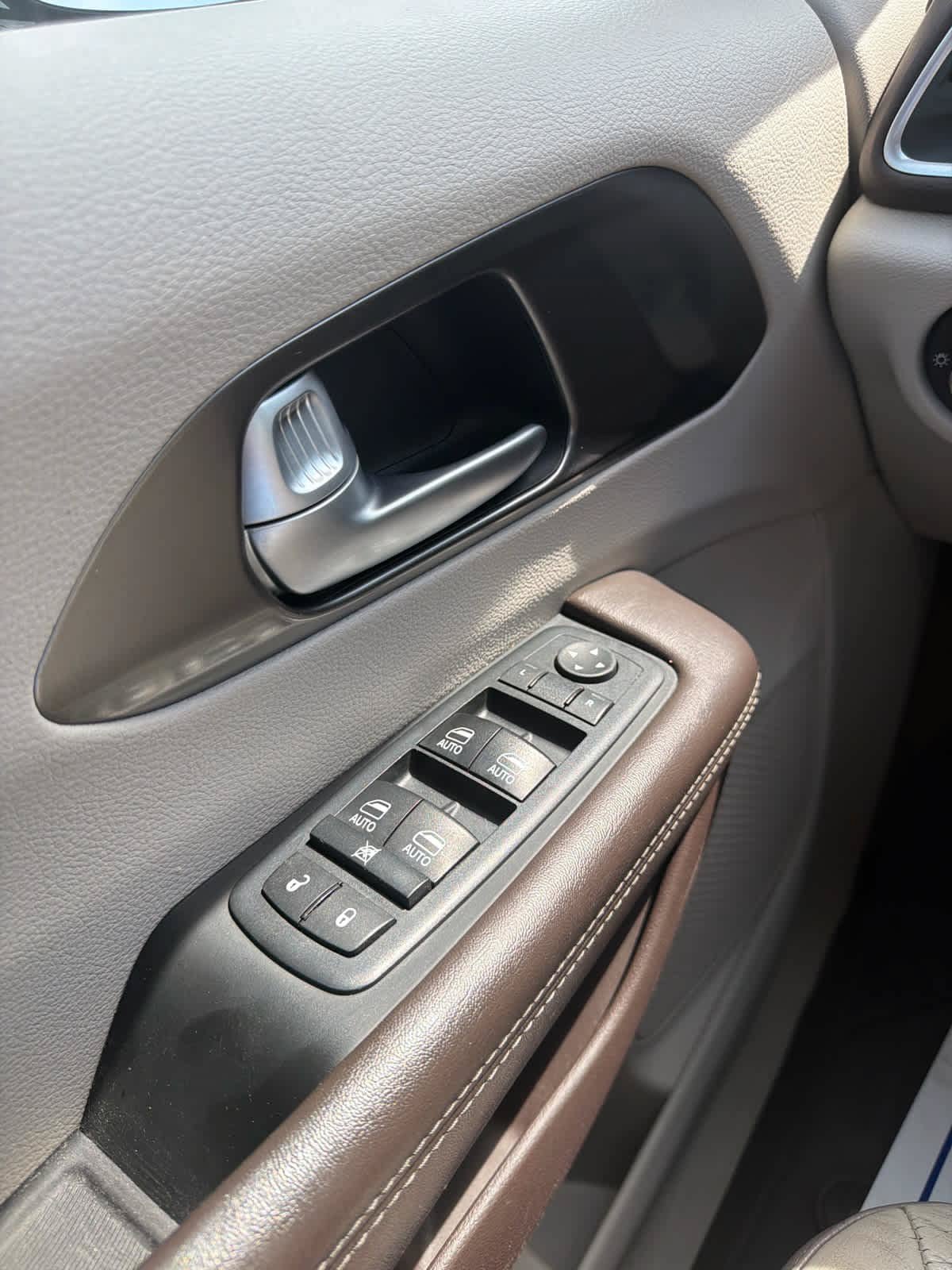 Used 2017 Chrysler Pacifica Touring-L Plus FWD image 19