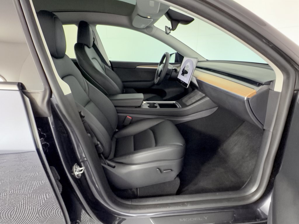 Used 2025 Tesla Model Y Performance AWD/4WD image 30