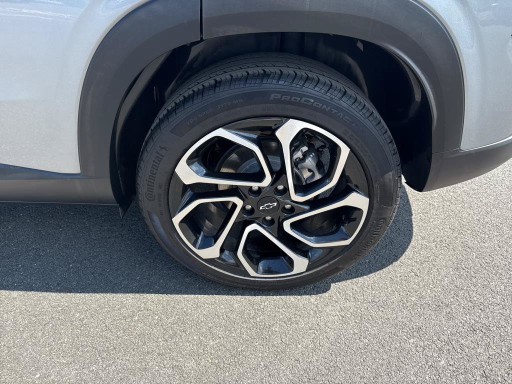 Used 2024 Chevrolet Trax RS w/ Sunroof Package FWD image 23