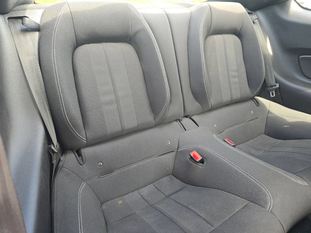 Used 2018 Ford Mustang Coupe RWD image 13