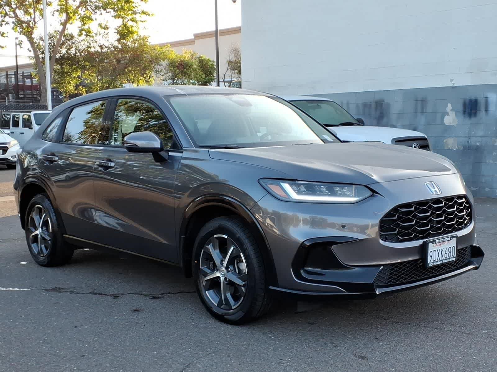 Used 2023 Honda HR-V EX-L image 3
