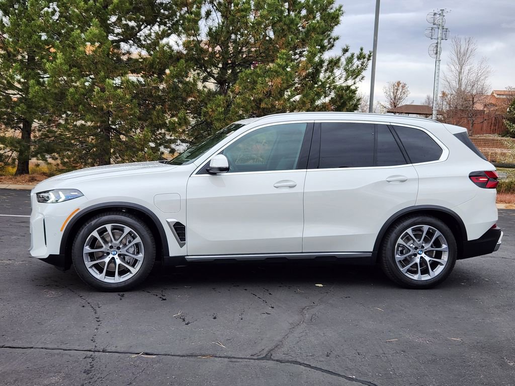 New 2026 BMW X5 xDrive50e w/ Premium Package image 2