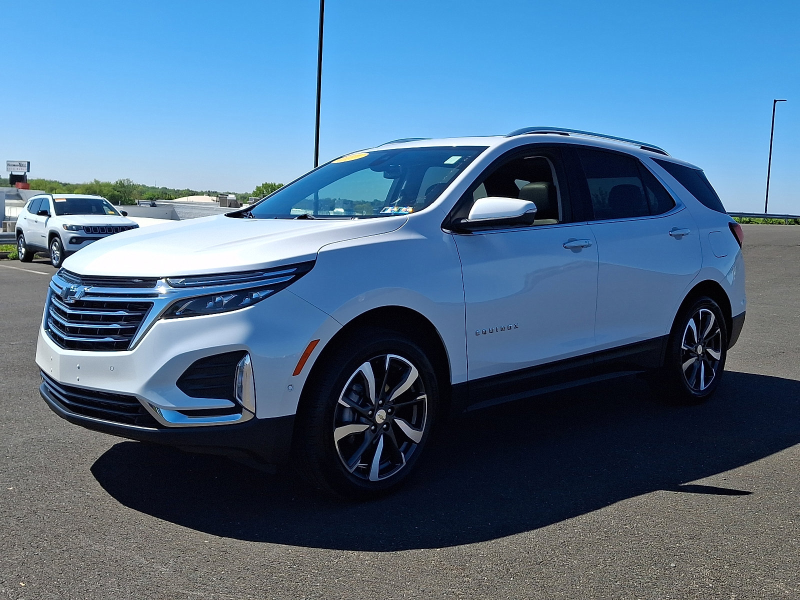 Certified 2024 Chevrolet Equinox Premier AWD/4WD image 3