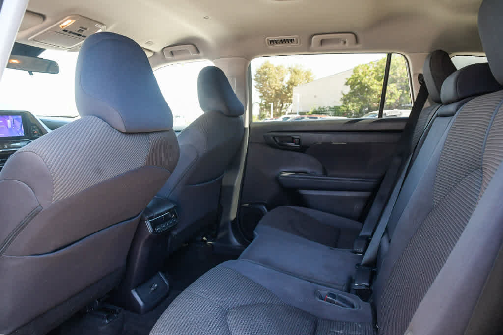 Certified 2023 Toyota Highlander LE AWD/4WD image 17