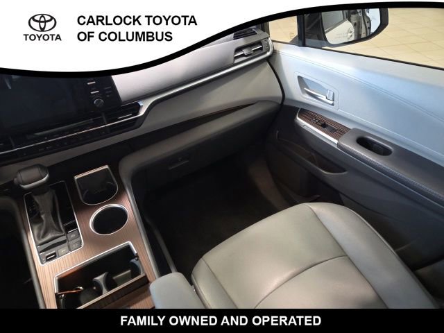 Used 2024 Toyota Sienna XLE FWD image 19