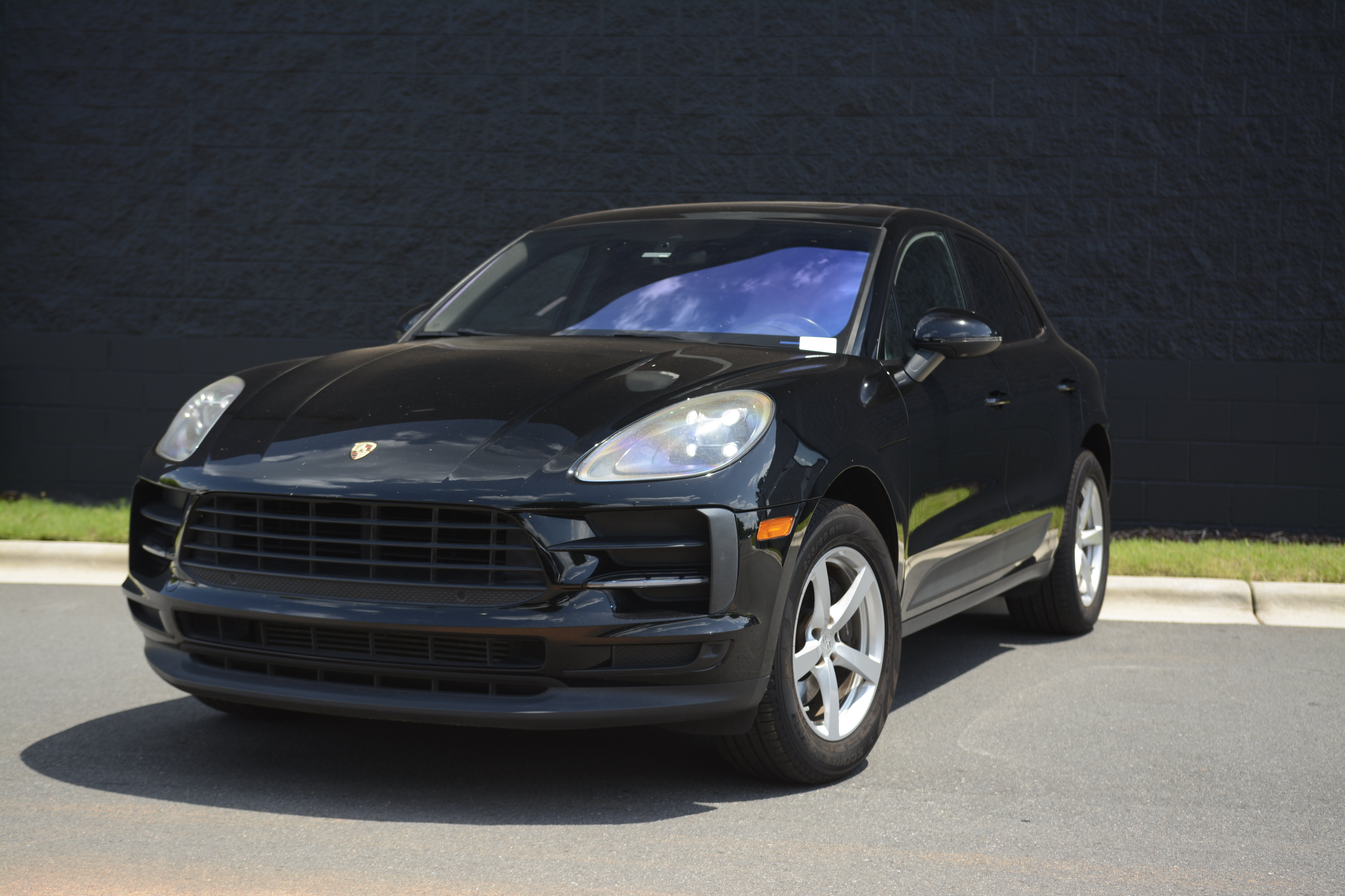 Certified 2019 Porsche Macan AWD/4WD image 40