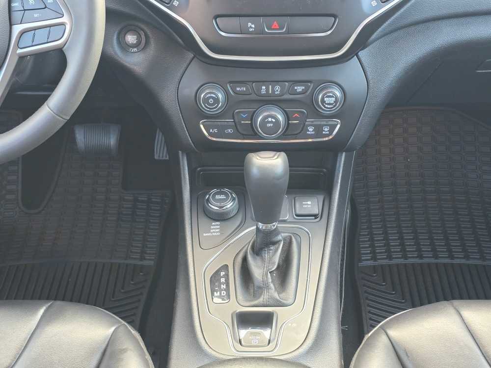 Used 2020 Jeep Cherokee Latitude Plus image 13