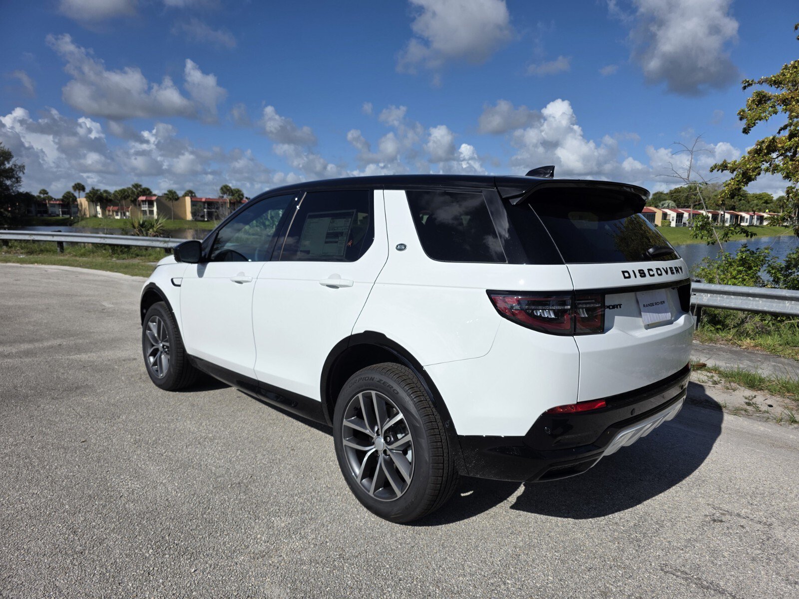 Used 2026 Land Rover Discovery Sport Landmark AWD/4WD image 2