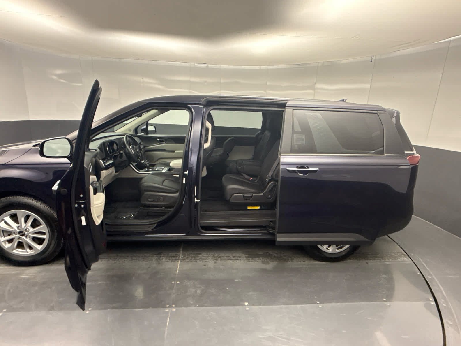Used 2022 Kia Carnival LX FWD image 66