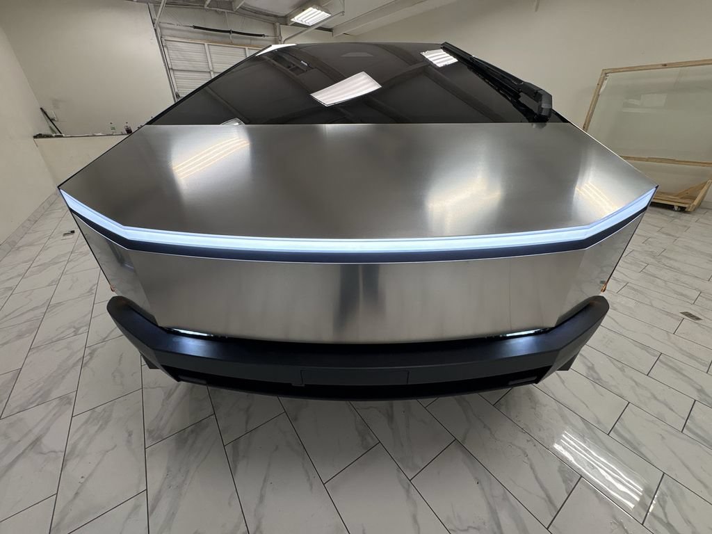 Used 2025 Tesla Cybertruck AWD Crew Cab image 31