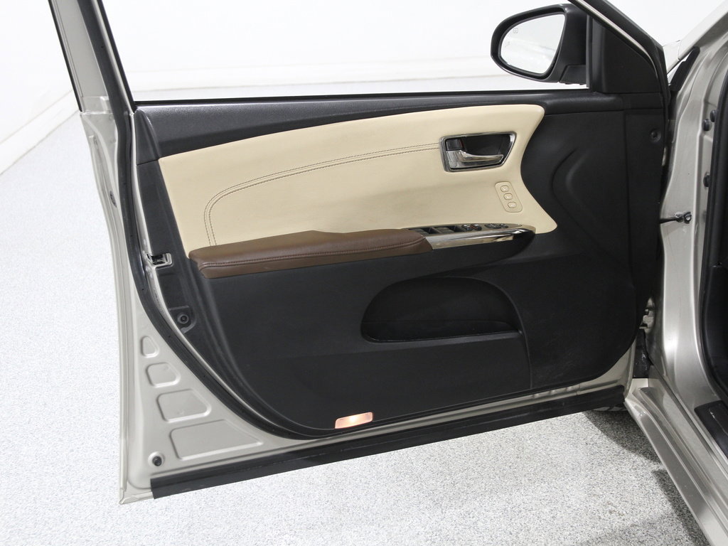 Used 2014 Toyota Avalon Limited image 4