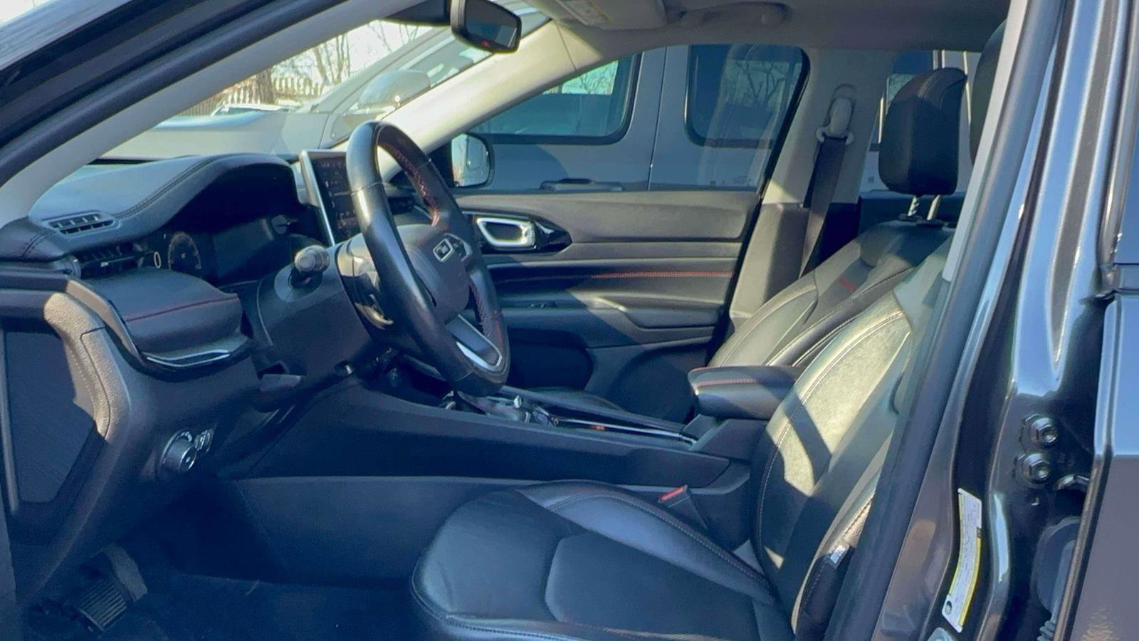 Used 2022 Jeep Compass Trailhawk w/ Trailhawk Elite Group image 15