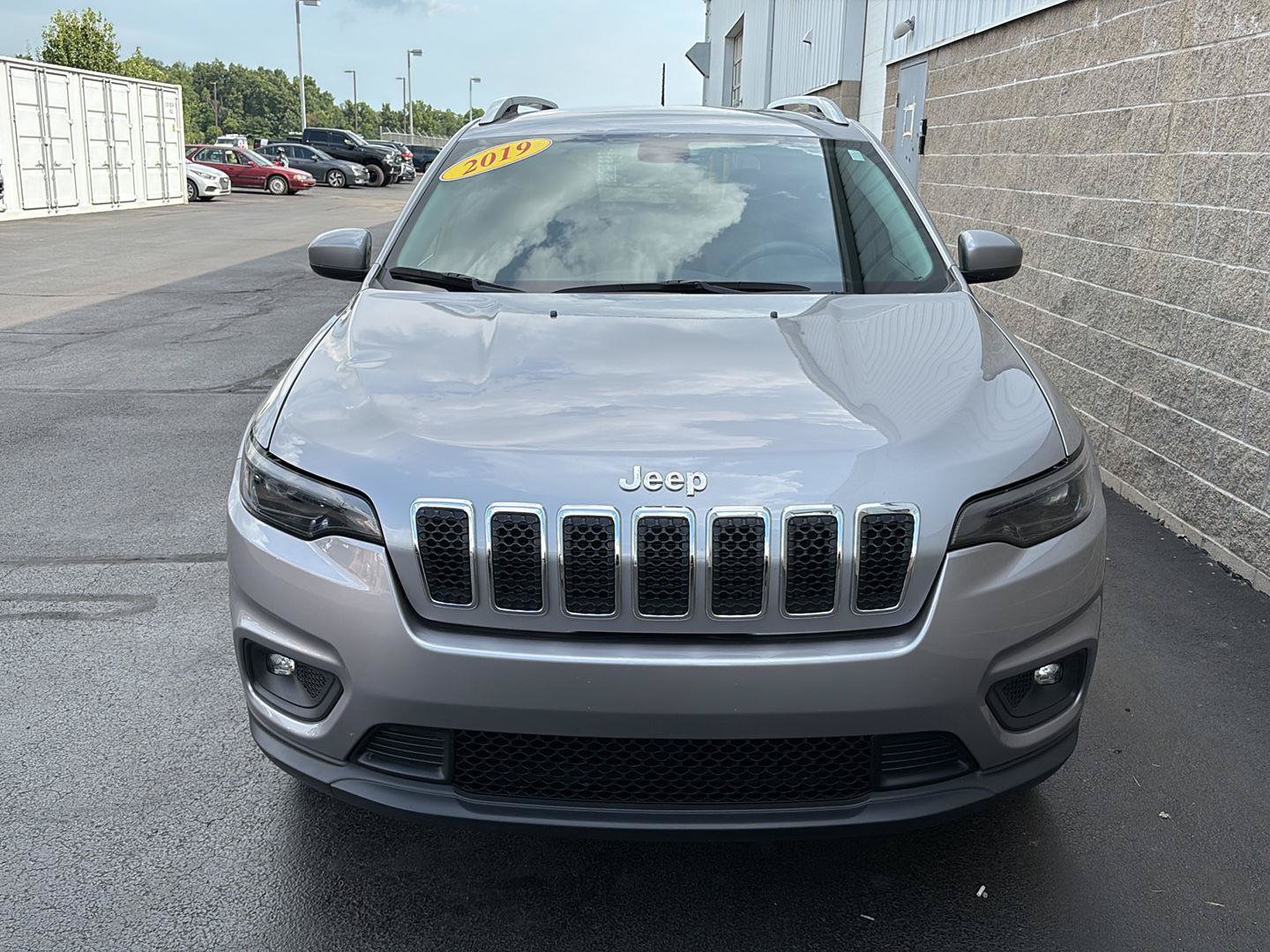 Used 2019 Jeep Cherokee Latitude w/ Cold Weather Group AWD/4WD image 39