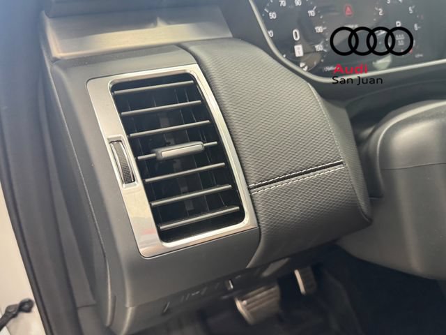 Used 2024 Land Rover Discovery Dynamic SE AWD/4WD image 33