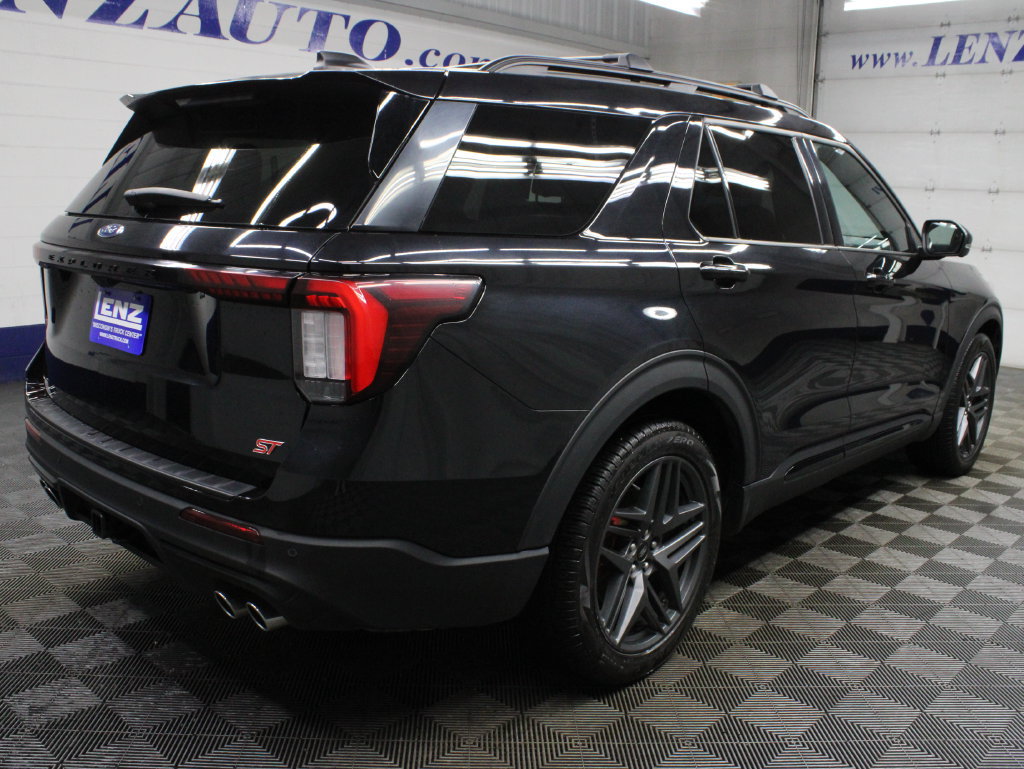 Used 2025 Ford Explorer ST AWD/4WD image 5