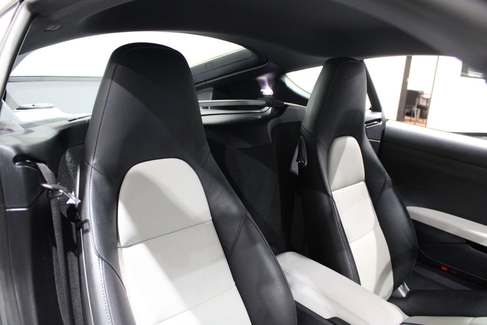 Used 2019 Porsche 718 Cayman image 35