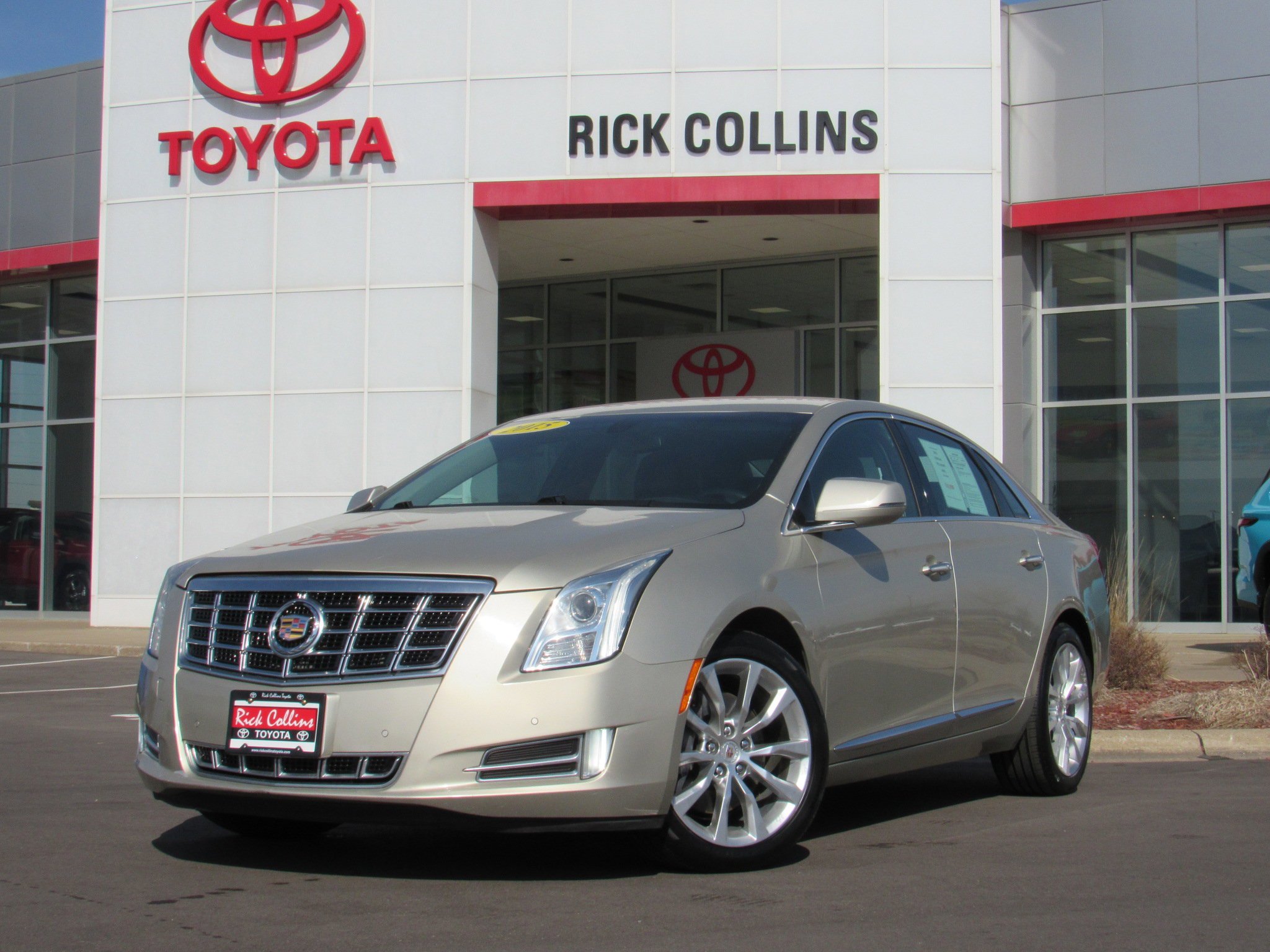 Used 2015 Cadillac XTS Luxury image 1
