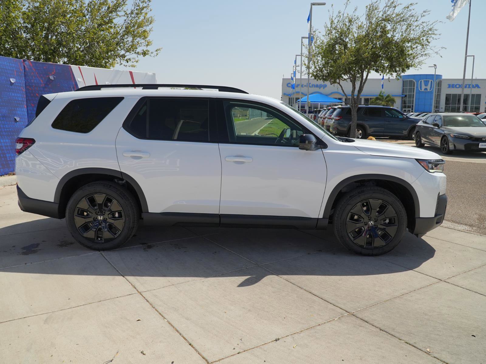 New 2026 Honda Pilot Black Edition image 4