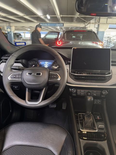 Used 2024 Jeep Compass Latitude image 33