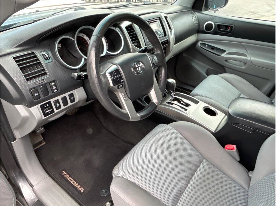 Used 2014 Toyota Tacoma 4x4 Double Cab image 2