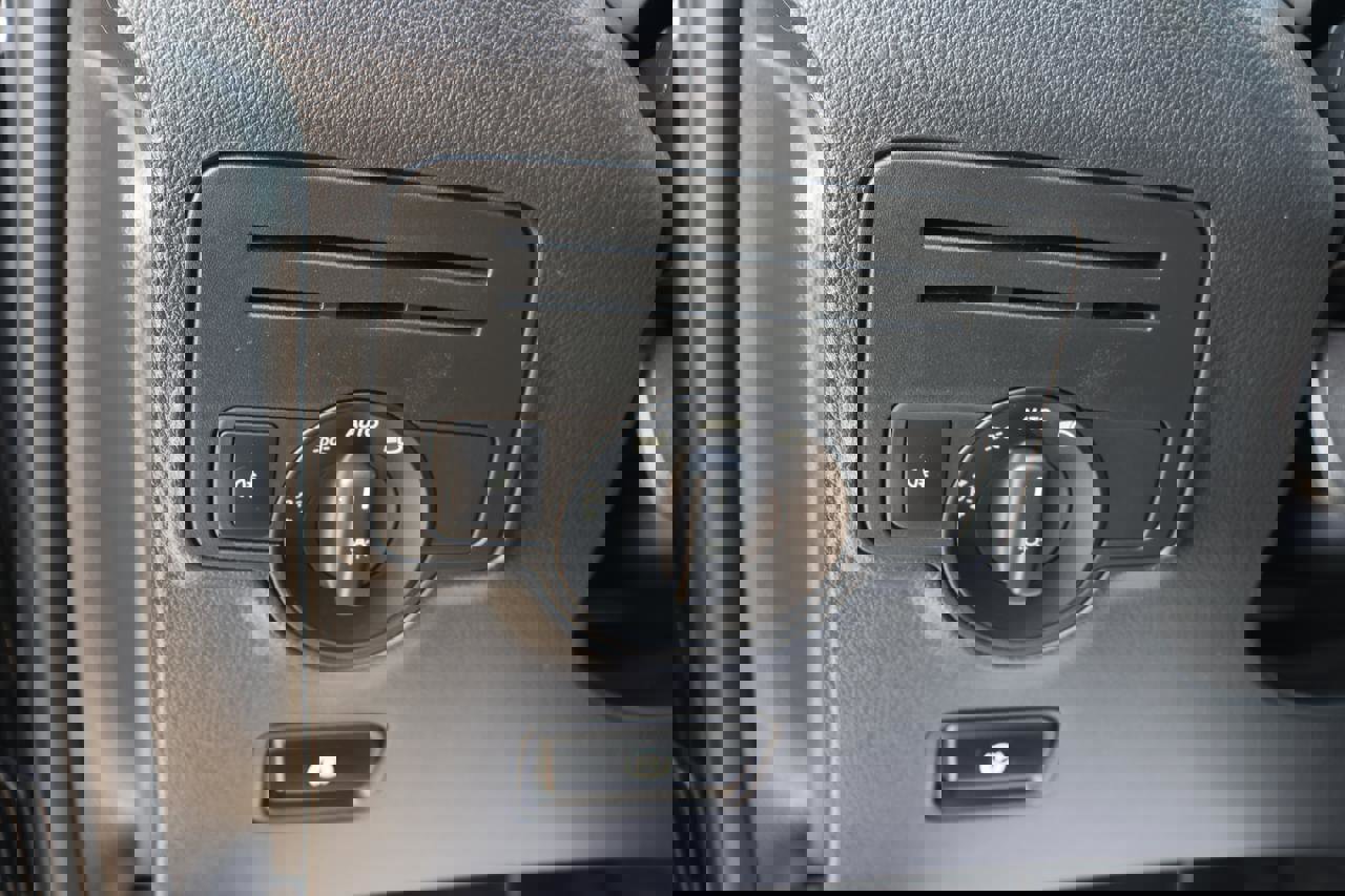 Used 2018 Mercedes-Benz Metris Passenger image 23