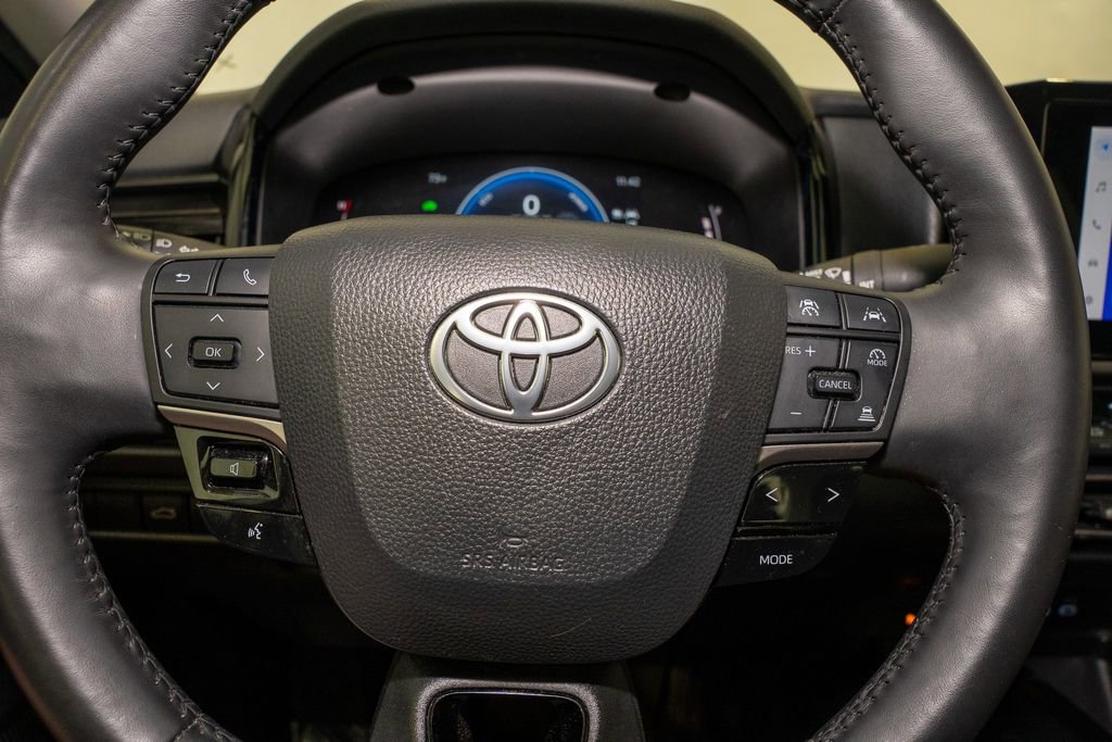 Used 2025 Toyota Camry LE w/ Convenience Package image 18