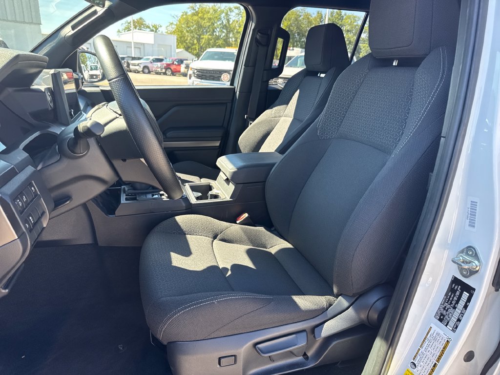 Used 2025 Toyota 4Runner SR5 AWD/4WD image 11