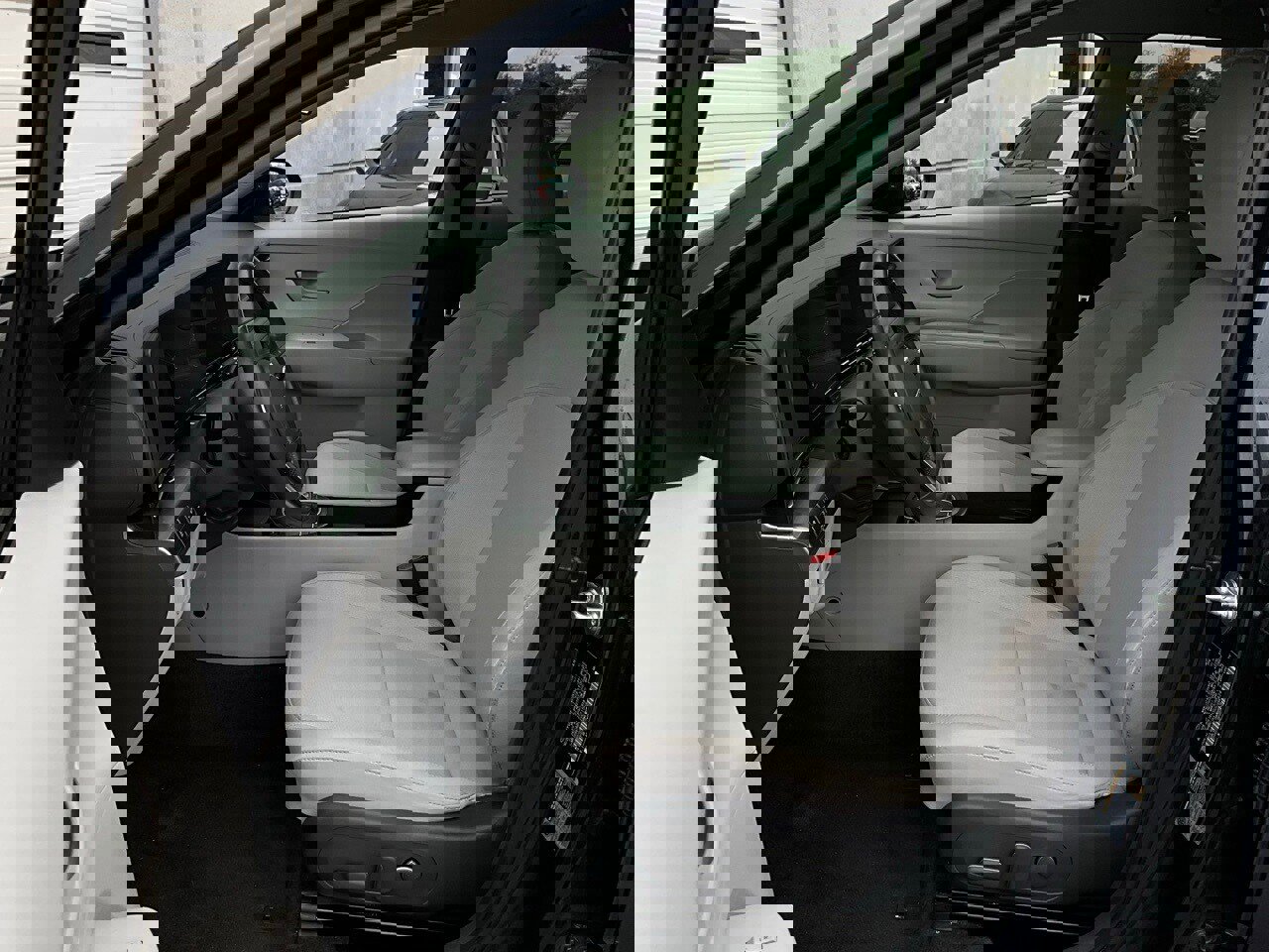 Used 2025 Hyundai Kona SEL image 10