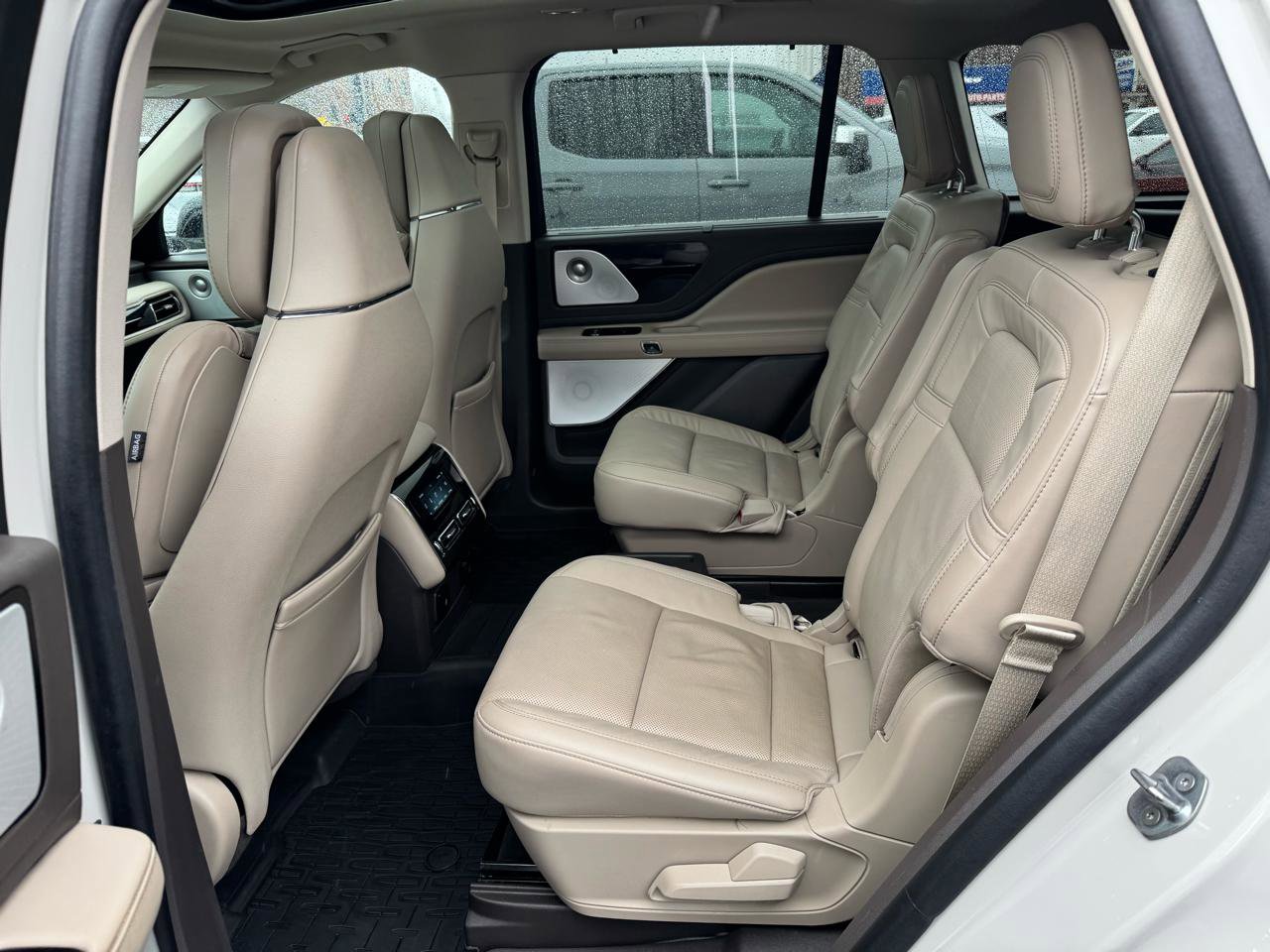 Used 2024 Lincoln Aviator Reserve w/ Equipment Group 201A image 9