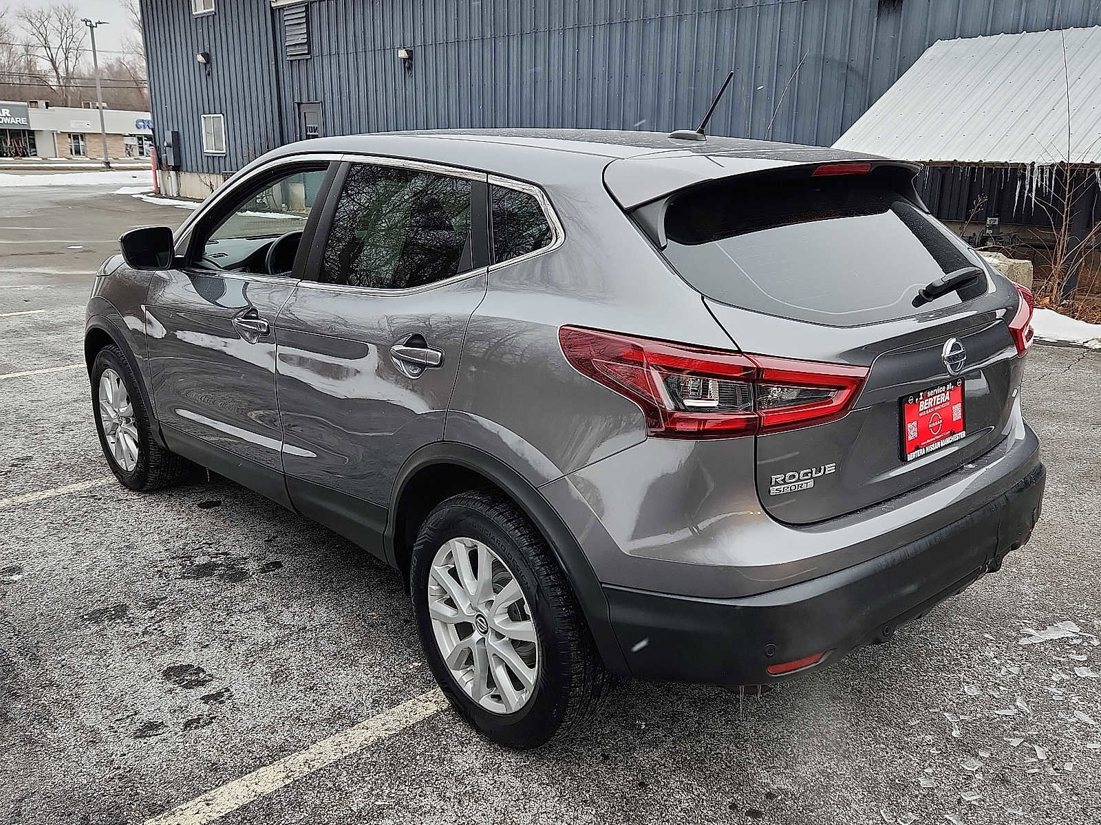 Used 2022 Nissan Rogue Sport S image 6