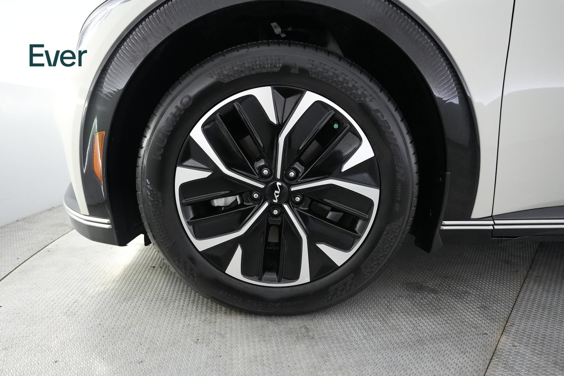Used 2024 Kia EV6 Wind RWD image 19
