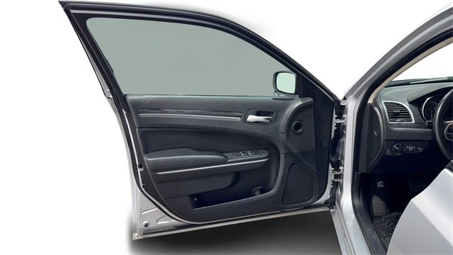 Used 2019 Chrysler 300 Touring w/ Sport Appearance Package image 10
