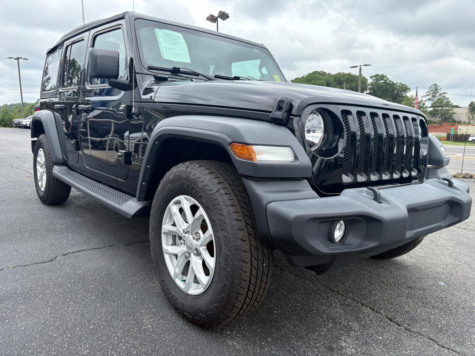 Used 2023 Jeep Wrangler Unlimited Sport AWD/4WD image 3