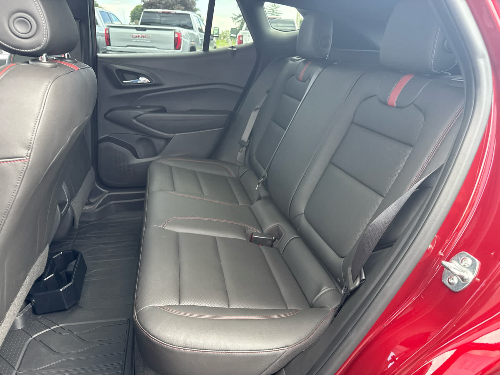 Certified 2025 Chevrolet Trax RS FWD image 26