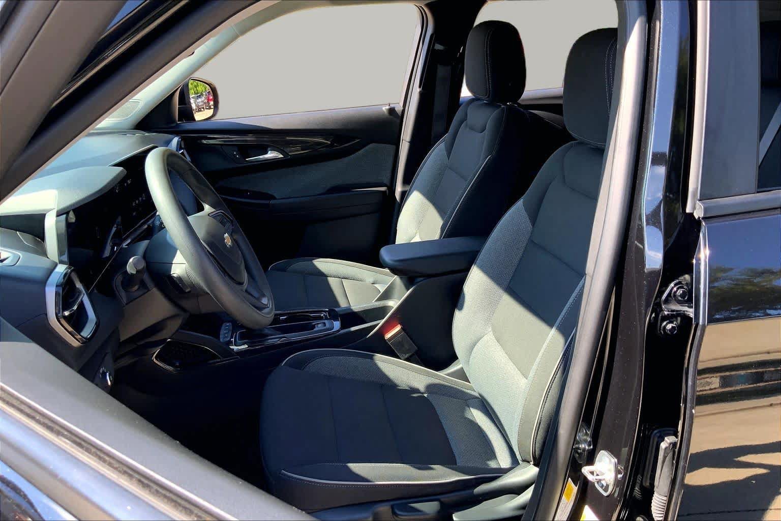 Used 2025 Chevrolet TrailBlazer LT FWD image 8