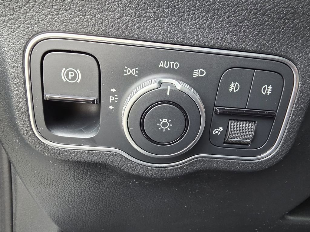 Certified 2025 Mercedes-Benz GLA 250 4MATIC image 27