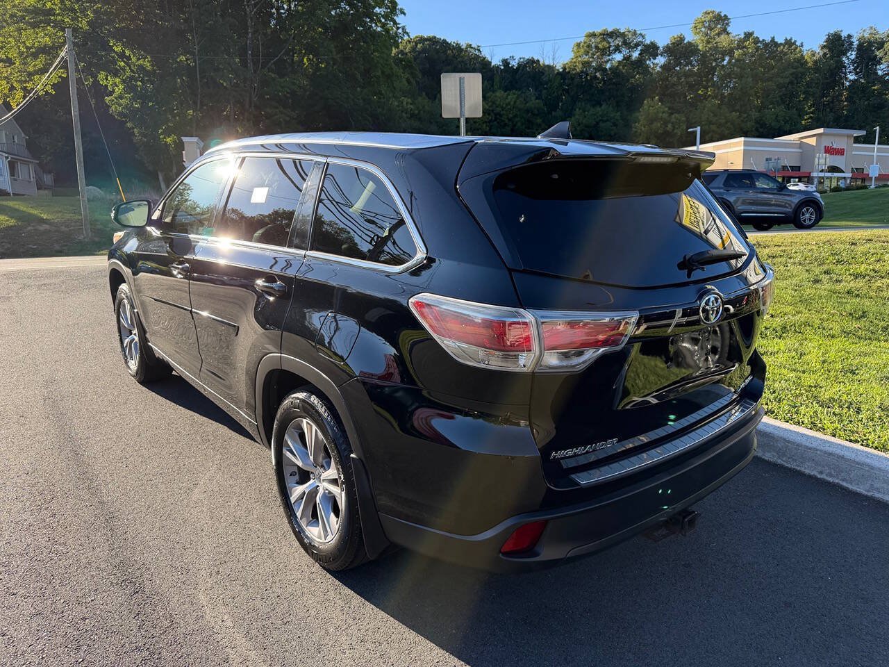 Used 2015 Toyota Highlander XLE AWD/4WD image 3