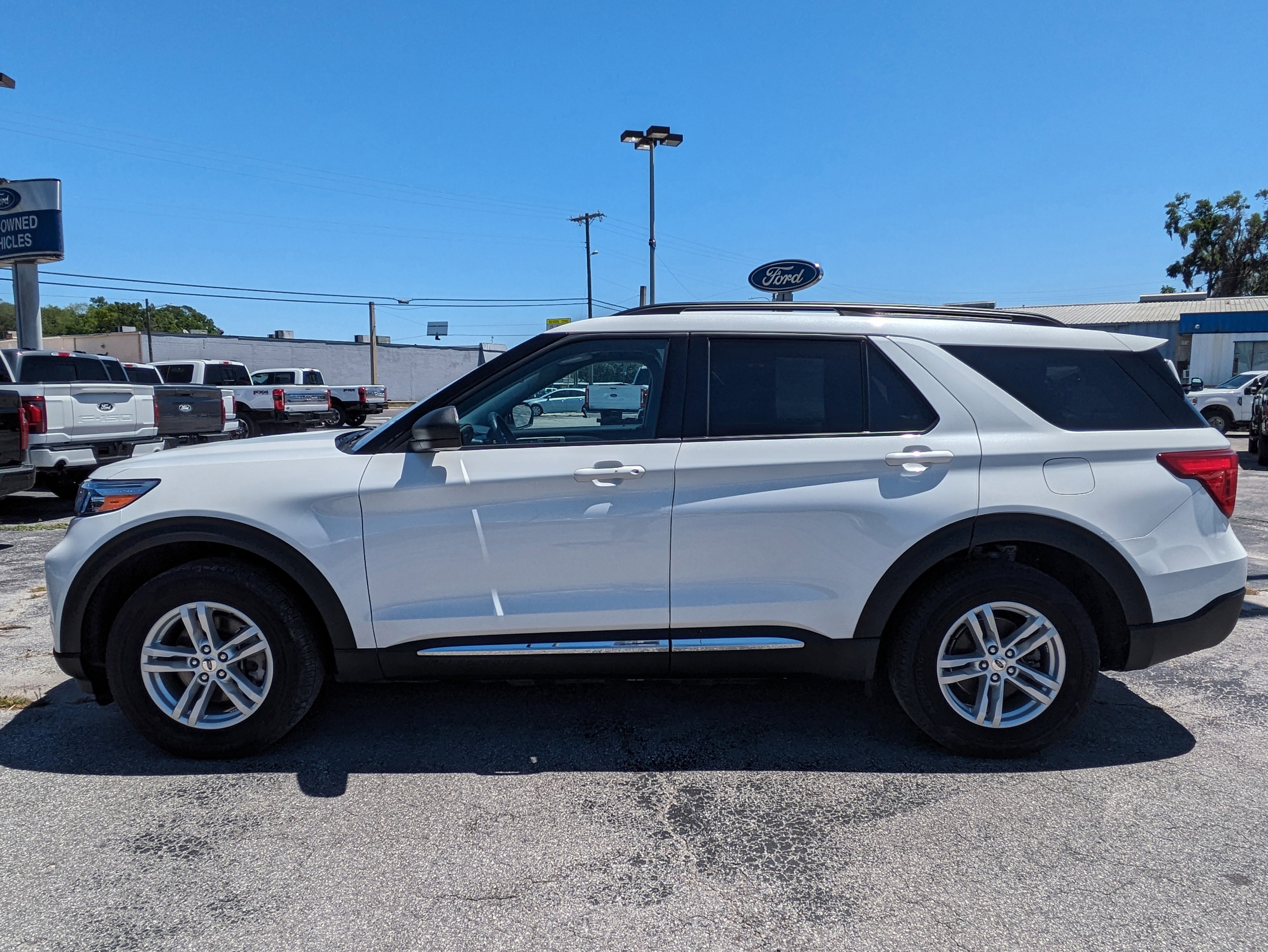 Certified 2021 Ford Explorer XLT w/ Equipment Group 202A AWD/4WD image 7