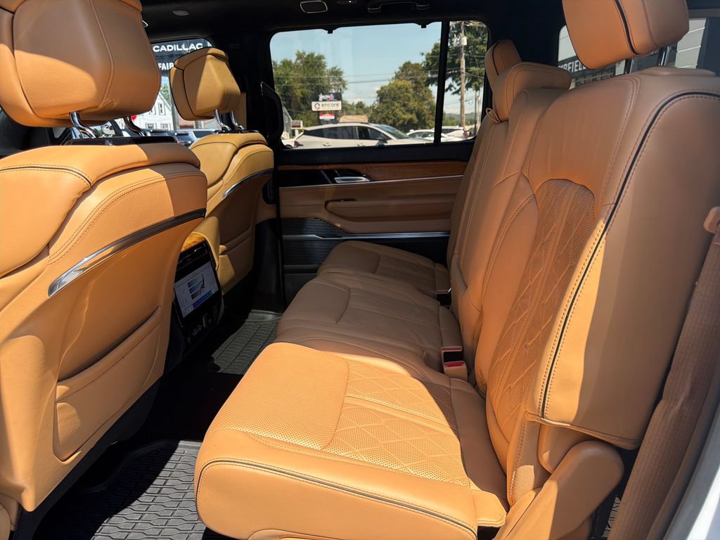 Used 2023 Jeep Grand Wagoneer L Series III AWD/4WD image 24