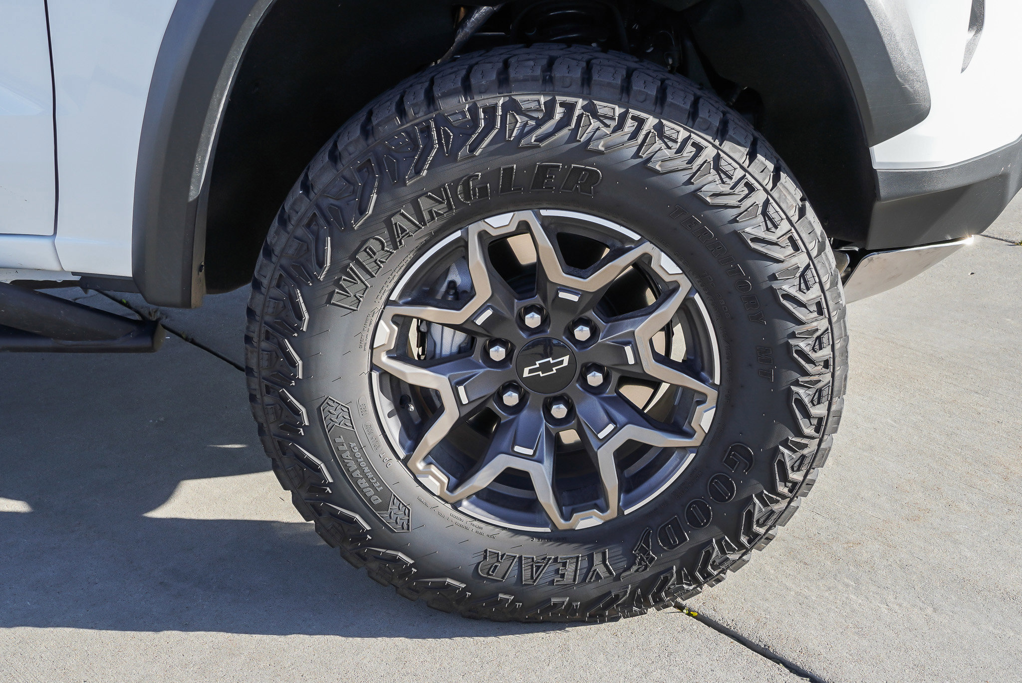 Used 2025 Chevrolet Colorado ZR2 w/ Technology Package image 10