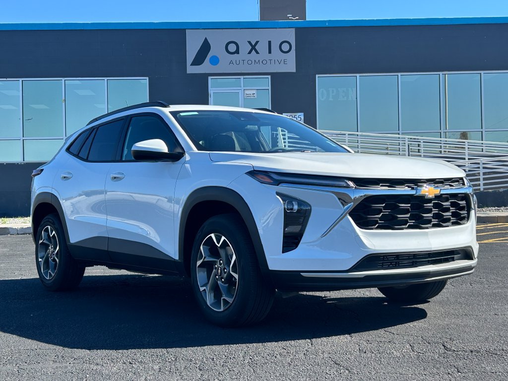 Used 2026 Chevrolet Trax LT FWD image 1