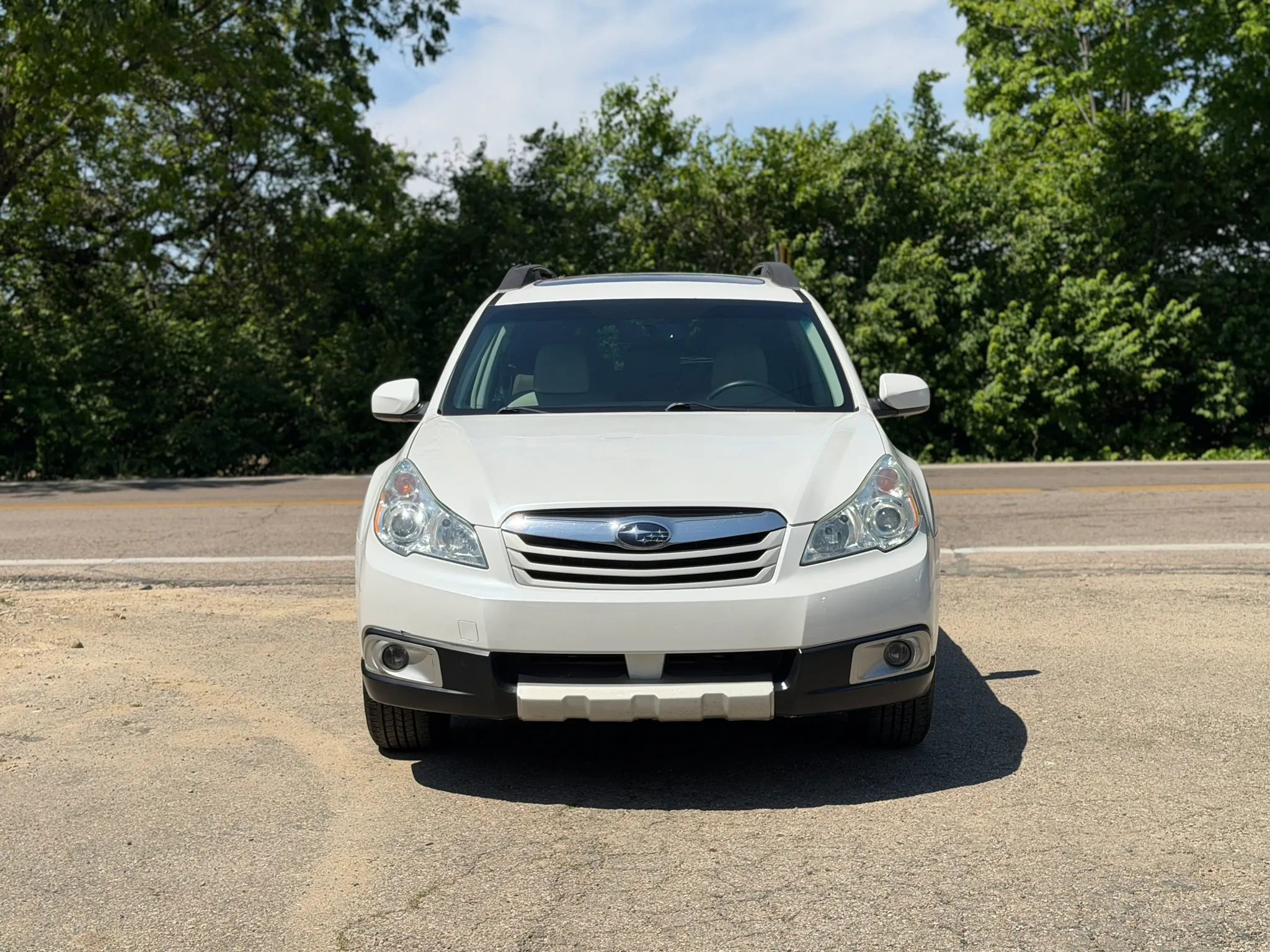 Used 2011 Subaru Outback 3.6R Limited w/ PWR Moonroof Pkg AWD/4WD image 2