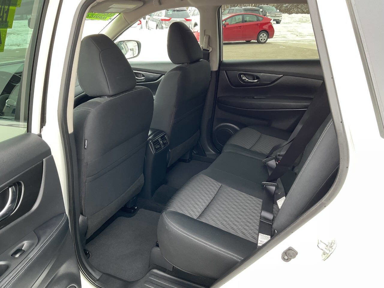 Used 2018 Nissan Rogue SV w/ Premium Package image 31