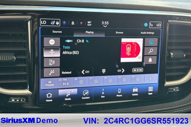 Certified 2025 Chrysler Pacifica Limited image 26