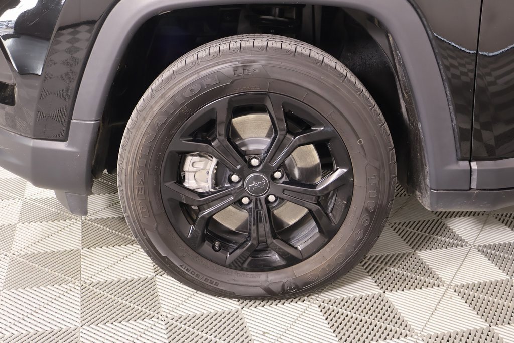 Used 2025 Jeep Compass Sport image 16