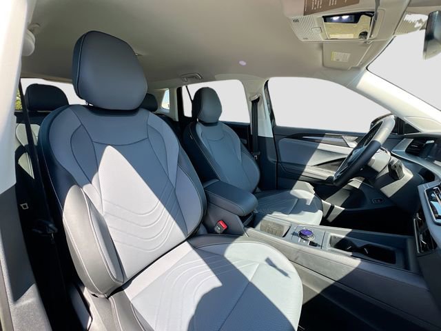 New 2025 Volkswagen Tiguan SE image 27